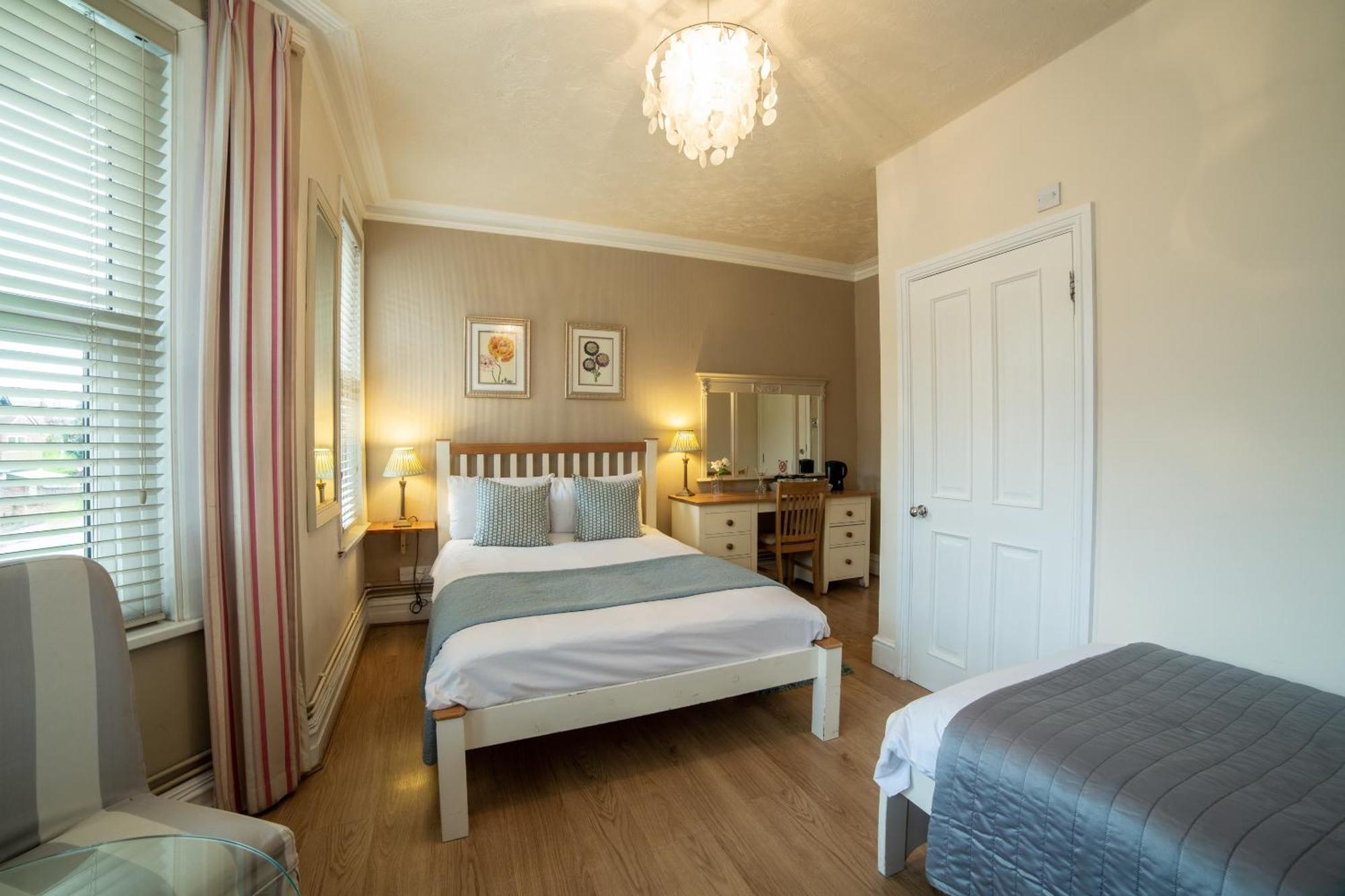 Oyo Lina Guest House Oksford Zewnętrze zdjęcie