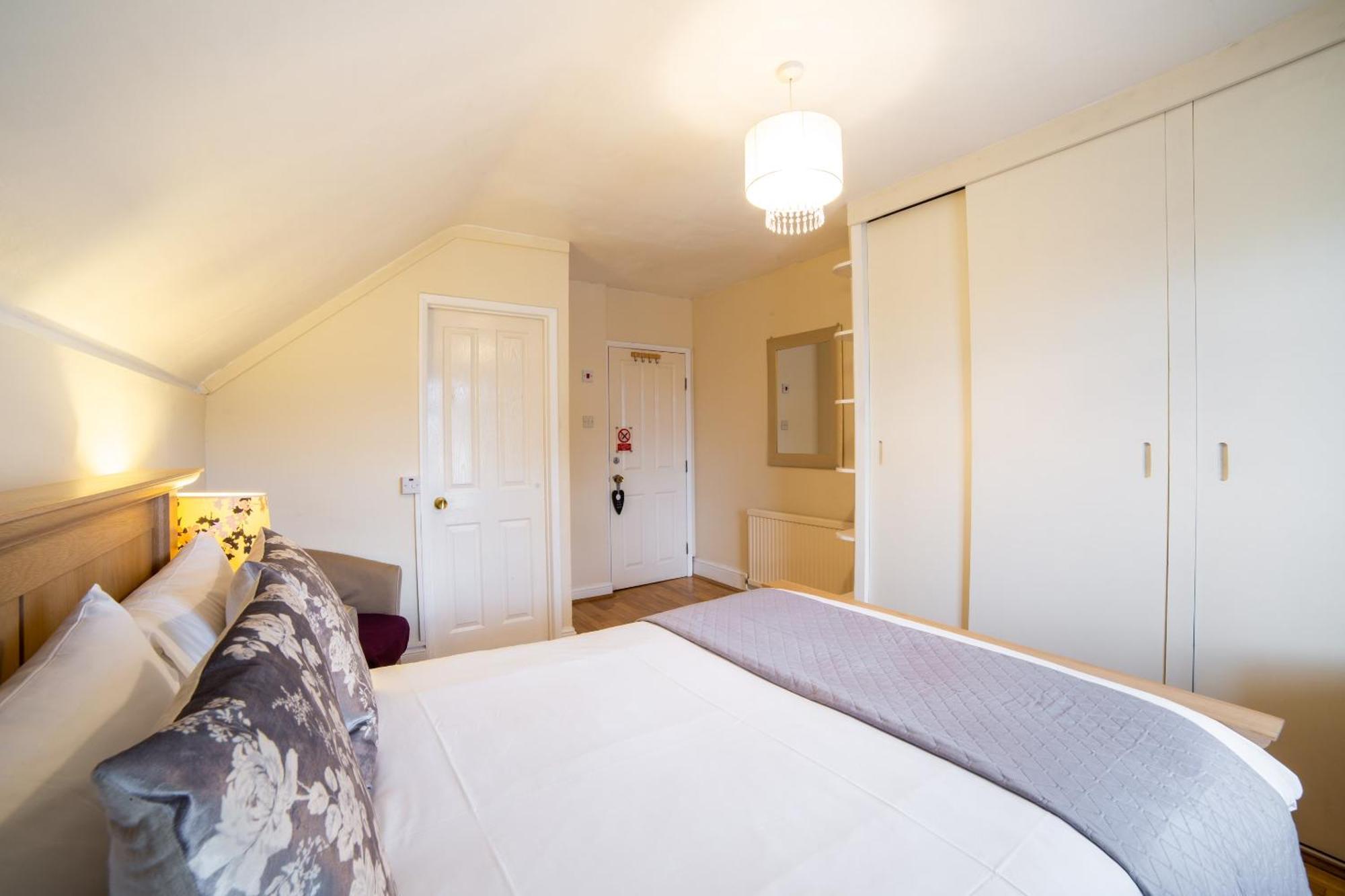 Oyo Lina Guest House Oksford Zewnętrze zdjęcie