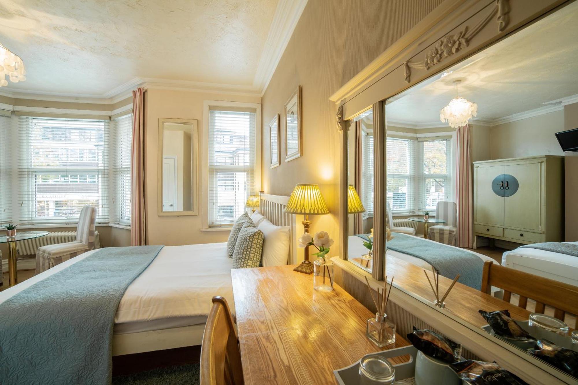 Oyo Lina Guest House Oksford Zewnętrze zdjęcie